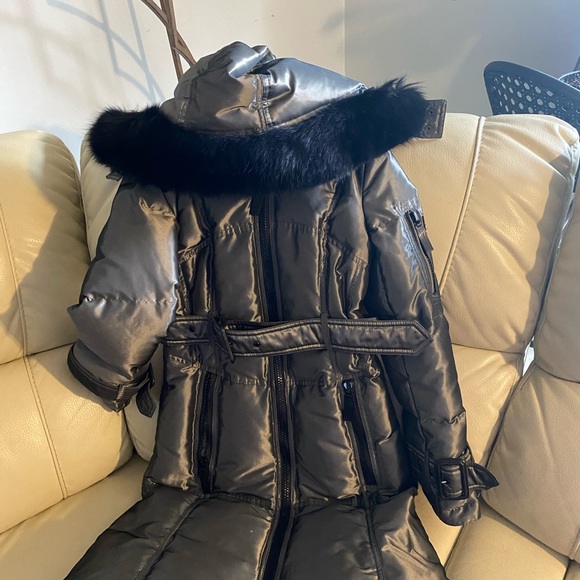 Burberry jacket! Size 4 uk or size 2 US. Beautiful fox fur hood. Stunning coat - Picture 6 of 12